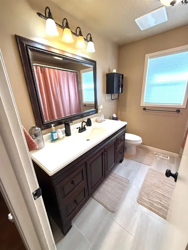 Photo of 109 N Lisa Cir, Medicine Lodge, KS