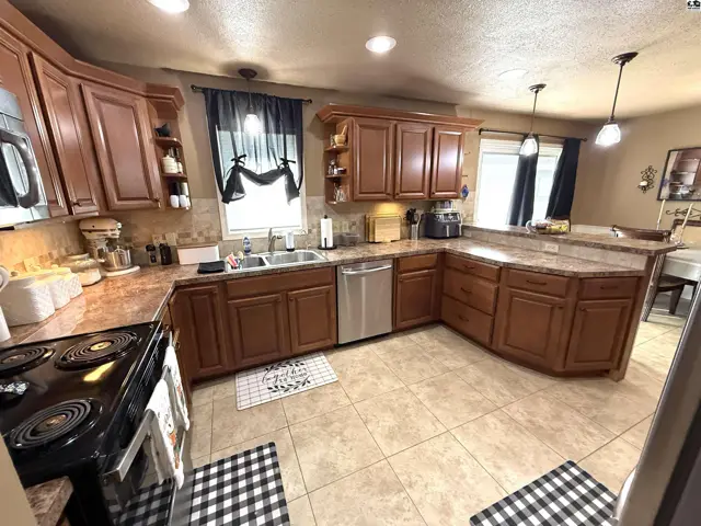 Photo of 109 N Lisa Cir, Medicine Lodge, KS