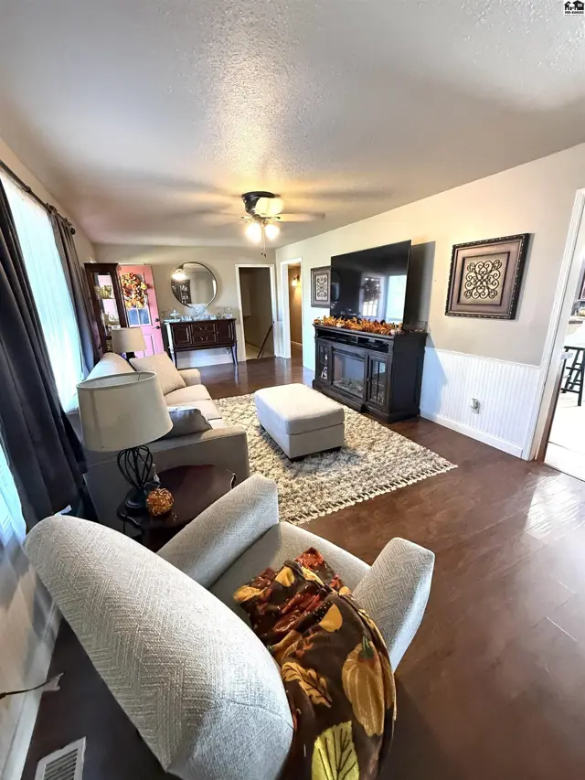 Photo of 109 N Lisa Cir, Medicine Lodge, KS