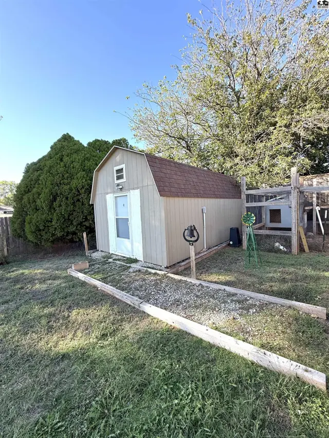 Photo of 109 N Lisa Cir, Medicine Lodge, KS