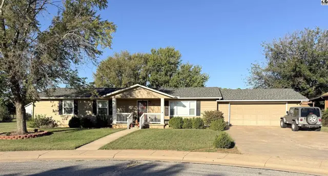 Photo of 109 N Lisa Cir, Medicine Lodge, KS