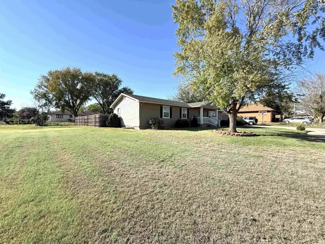 Photo of 109 N Lisa Cir, Medicine Lodge, KS