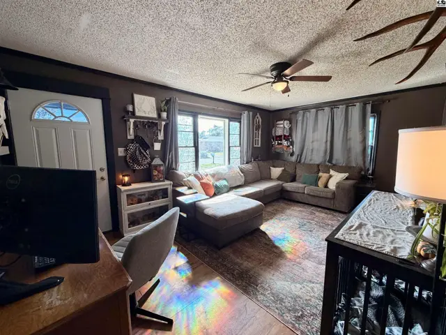 Photo of 618 W 10th Ave, Hutchinson, KS
