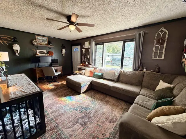 Photo of 618 W 10th Ave, Hutchinson, KS