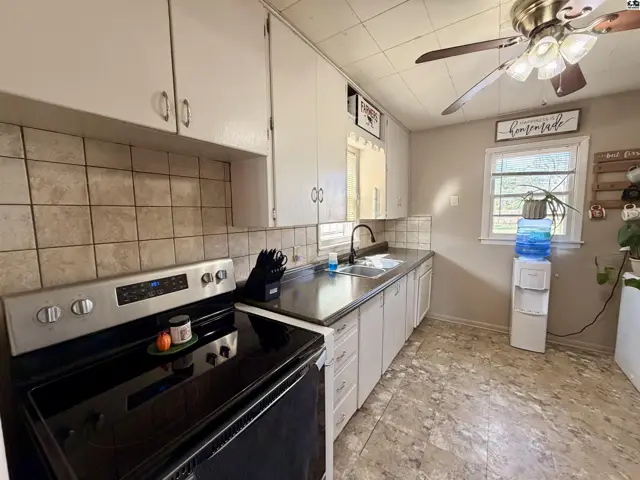 Photo of 618 W 10th Ave, Hutchinson, KS