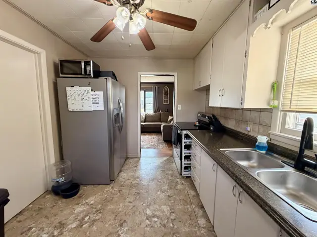 Photo of 618 W 10th Ave, Hutchinson, KS