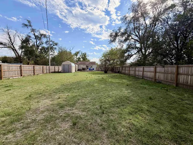 Photo of 618 W 10th Ave, Hutchinson, KS