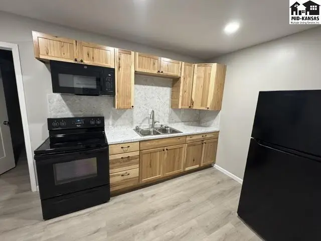 Photo of 311-313.5 S Hickory St, McPherson, KS