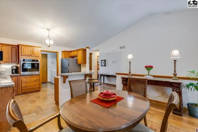 Photo of 1821 Seville Dr, Hutchinson, KS