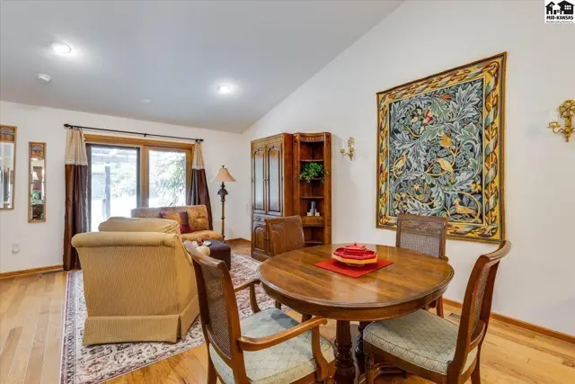 Photo of 1821 Seville Dr, Hutchinson, KS
