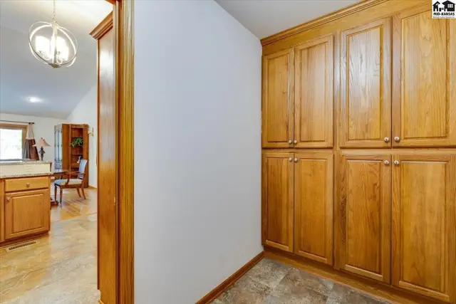 Photo of 1821 Seville Dr, Hutchinson, KS