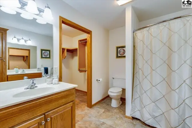 Photo of 1821 Seville Dr, Hutchinson, KS