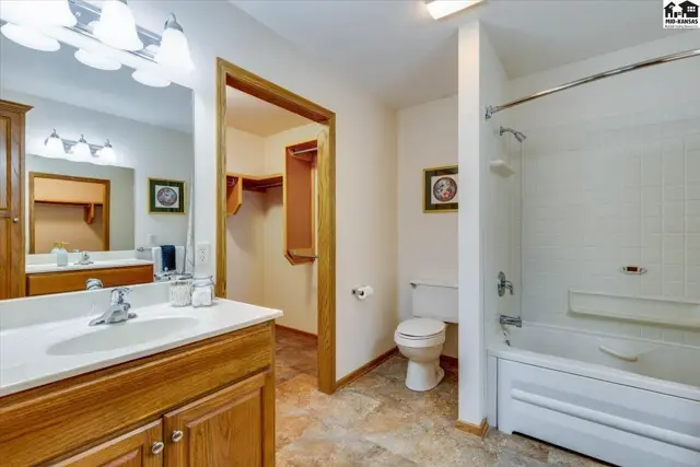 Photo of 1821 Seville Dr, Hutchinson, KS