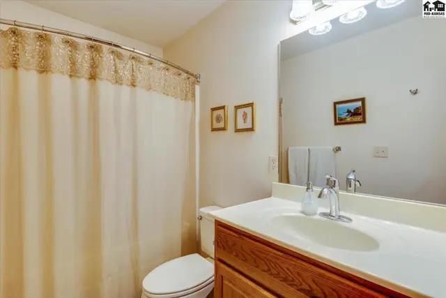 Photo of 1821 Seville Dr, Hutchinson, KS