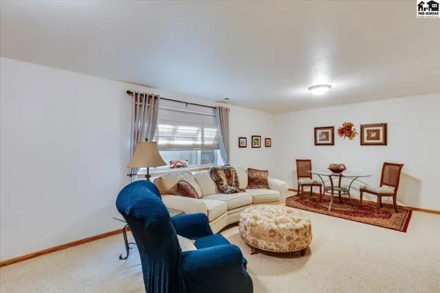 Photo of 1821 Seville Dr, Hutchinson, KS