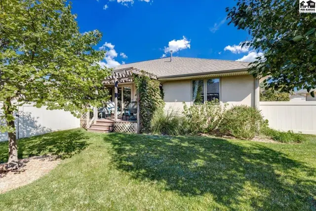 Photo of 1821 Seville Dr, Hutchinson, KS