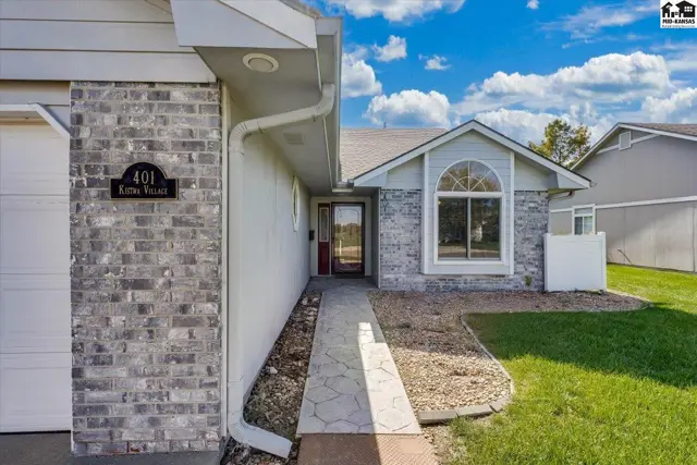Photo of 401 Kisiwa Village Rd, Hutchinson, KS