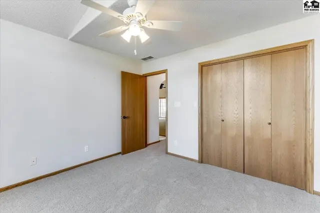 Photo of 401 Kisiwa Village Rd, Hutchinson, KS
