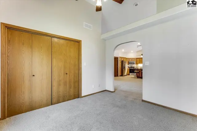 Photo of 401 Kisiwa Village Rd, Hutchinson, KS