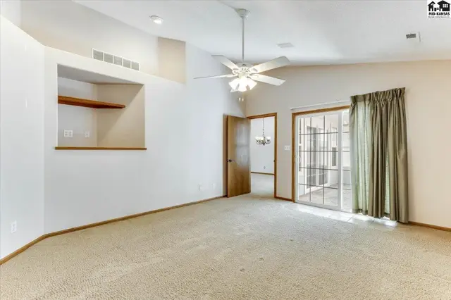 Photo of 401 Kisiwa Village Rd, Hutchinson, KS