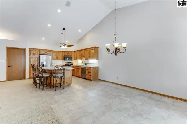 Photo of 401 Kisiwa Village Rd, Hutchinson, KS