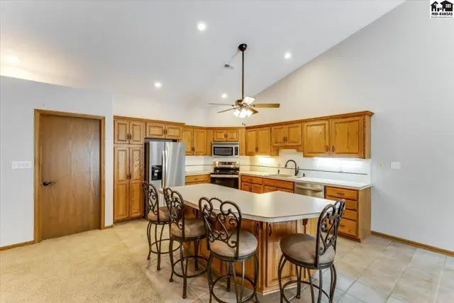 Photo of 401 Kisiwa Village Rd, Hutchinson, KS