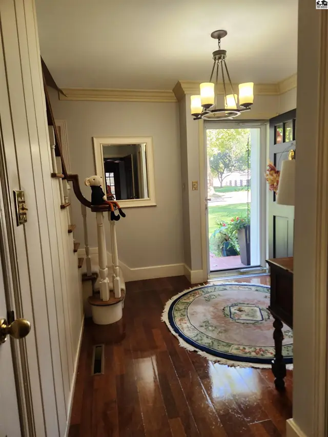 Photo of 205 Countryside Dr, Hutchinson, KS