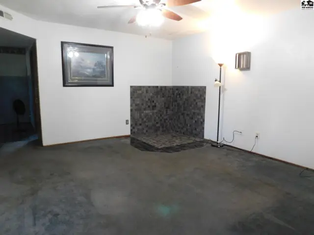 Photo of 6 S Elm St, South Hutchinson, KS