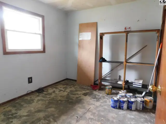Photo of 6 S Elm St, South Hutchinson, KS