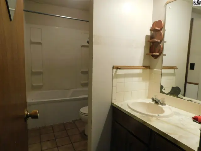 Photo of 6 S Elm St, South Hutchinson, KS