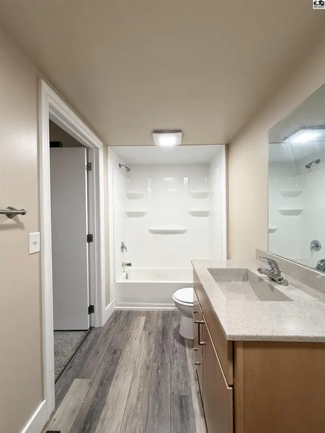 Photo of 517 W 14th Ave, Hutchinson, KS