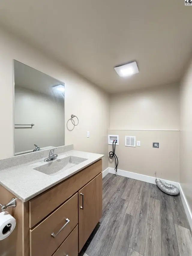 Photo of 517 W 14th Ave, Hutchinson, KS