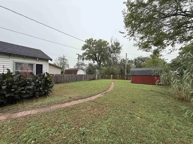 Photo of 517 W 14th Ave, Hutchinson, KS