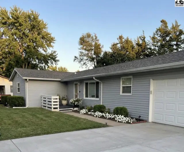 Photo of 1312 Landon St, Hutchinson, KS
