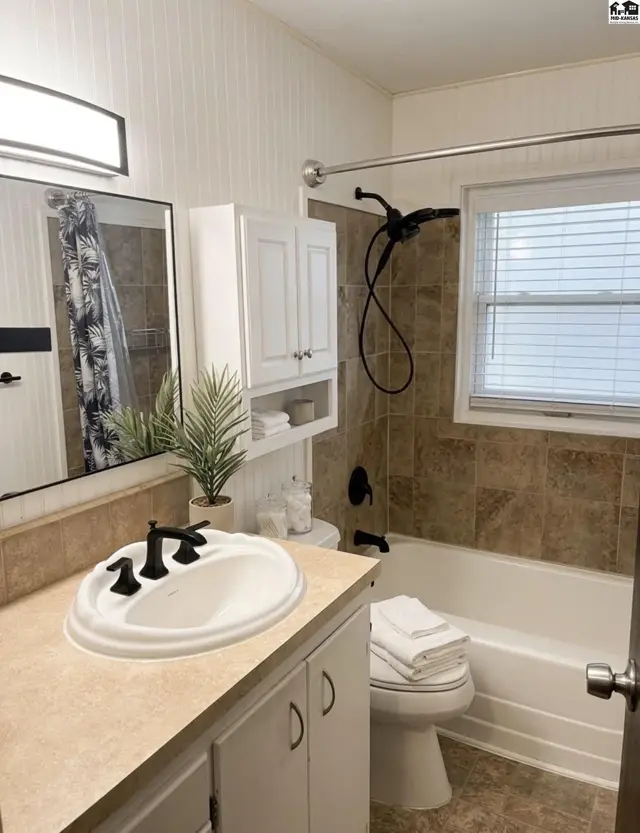 Photo of 1312 Landon St, Hutchinson, KS