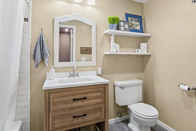 Photo of 613 W 8th St, Newton, KS