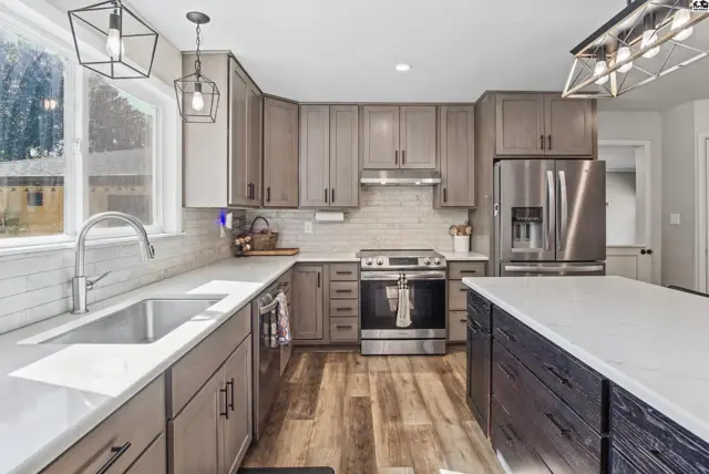 Photo of 613 W 8th St, Newton, KS