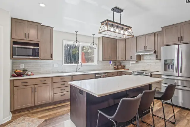 Photo of 613 W 8th St, Newton, KS
