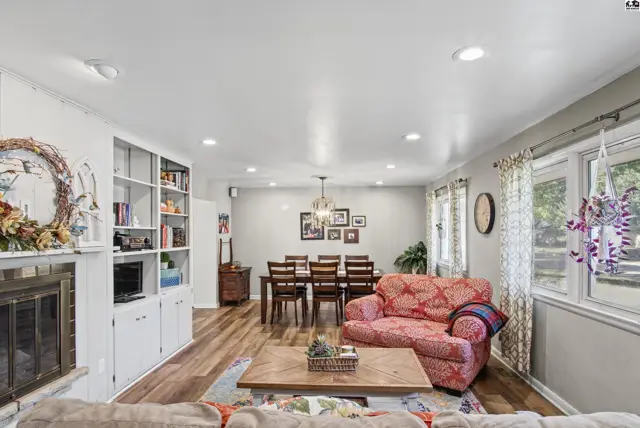 Photo of 613 W 8th St, Newton, KS