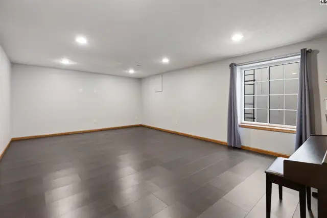 Photo of 100 Kisiwa Village Rd, Hutchinson, KS
