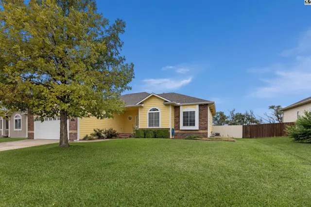 Photo of 100 Kisiwa Village Rd, Hutchinson, KS