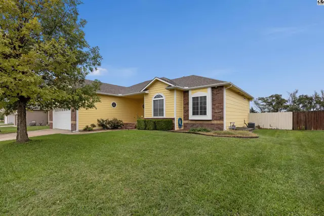 Photo of 100 Kisiwa Village Rd, Hutchinson, KS
