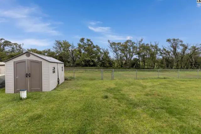Photo of 100 Kisiwa Village Rd, Hutchinson, KS