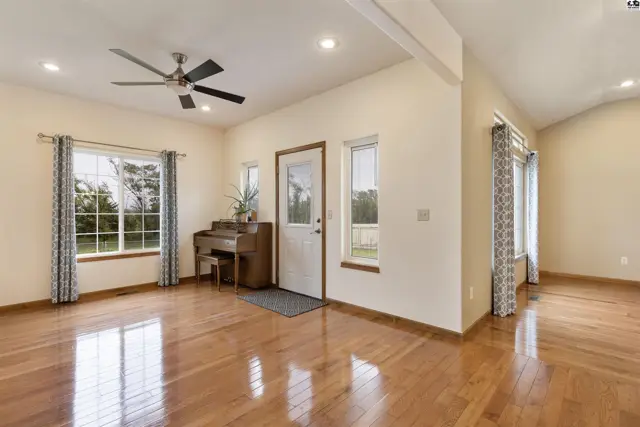 Photo of 100 Kisiwa Village Rd, Hutchinson, KS