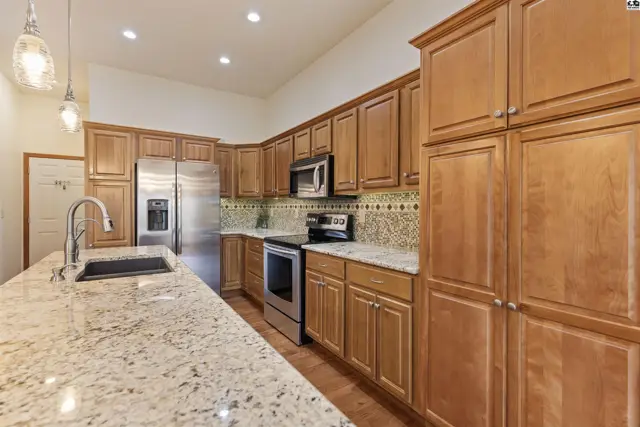Photo of 100 Kisiwa Village Rd, Hutchinson, KS