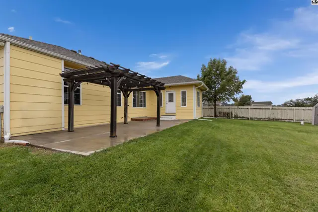 Photo of 100 Kisiwa Village Rd, Hutchinson, KS