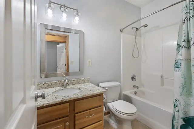 Photo of 100 Kisiwa Village Rd, Hutchinson, KS