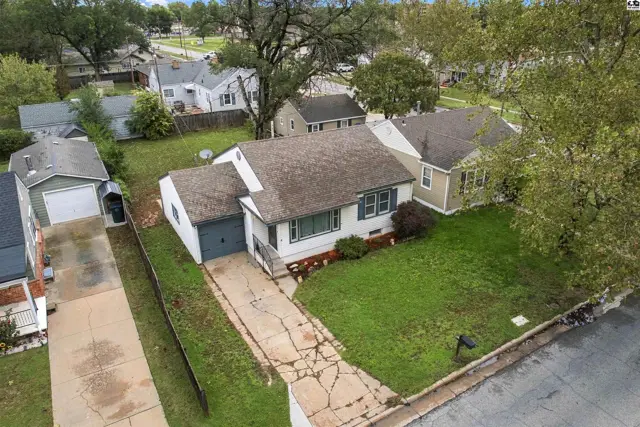Photo of 202 W 25th Ave, Hutchinson, KS