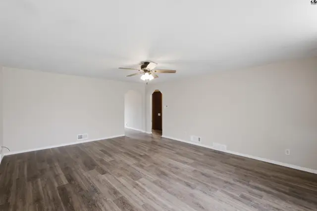 Photo of 202 W 25th Ave, Hutchinson, KS
