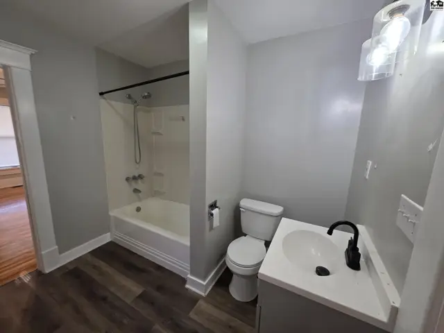 Photo of 17 W 9th Ave, Hutchinson, KS